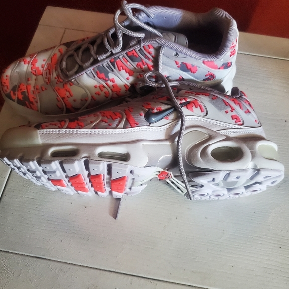 Nike - Picture 2 of 6